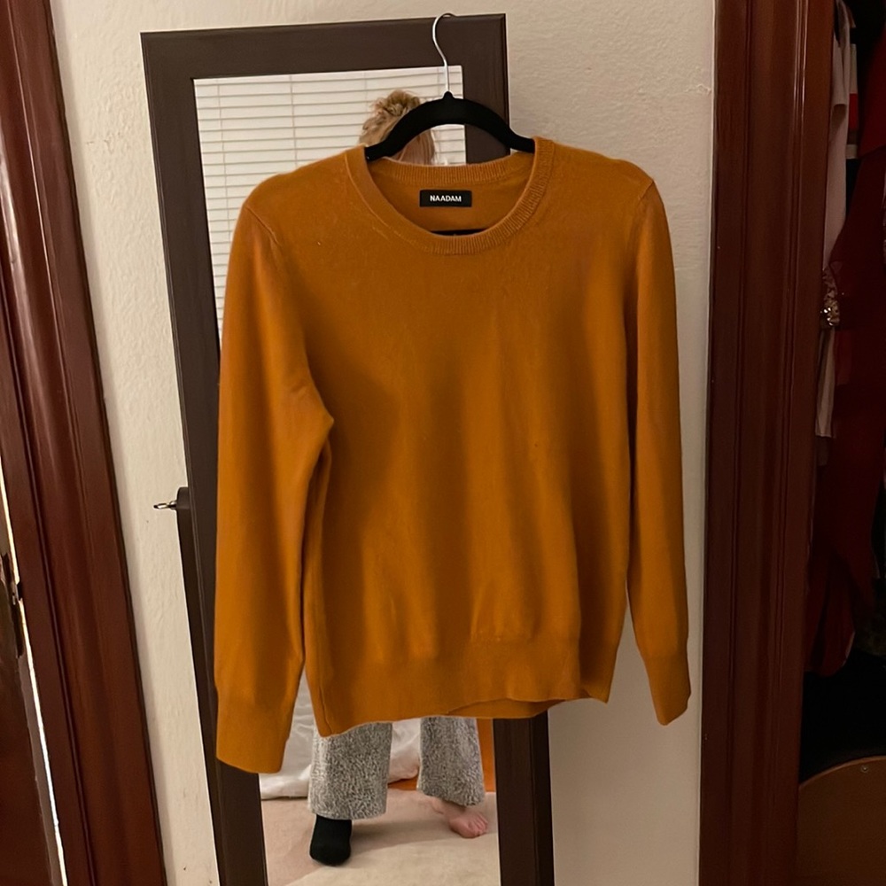Cashmere sweater in deep rust color